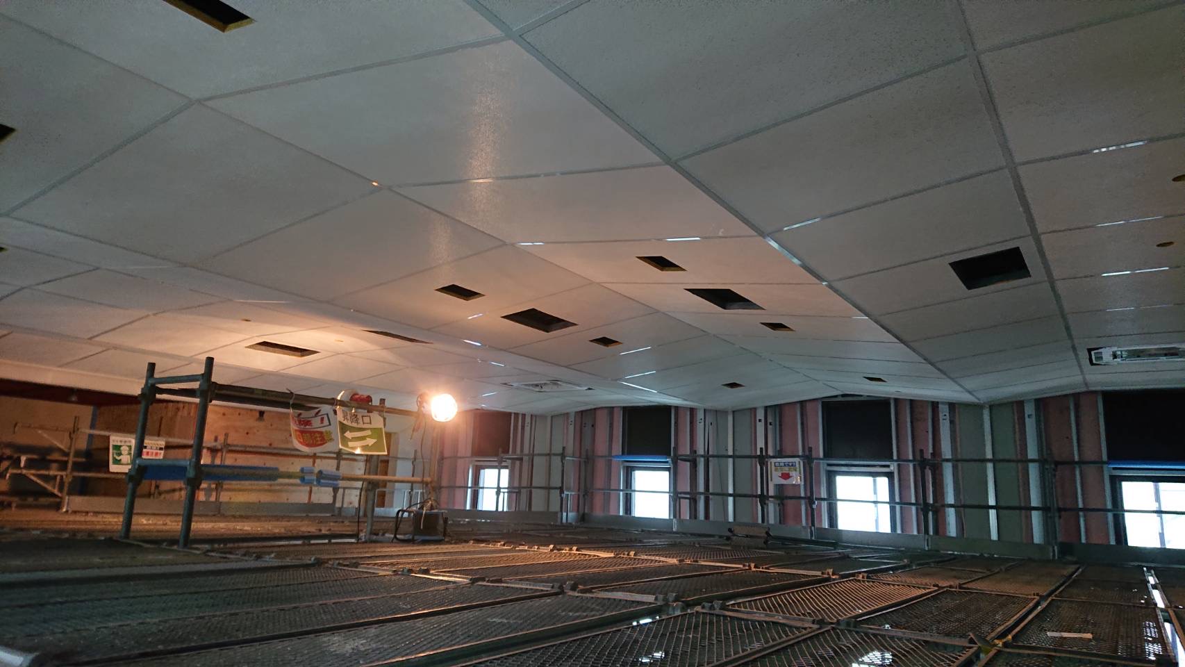 高度な安全対策がされている天井工事ってどんな特徴があるの？